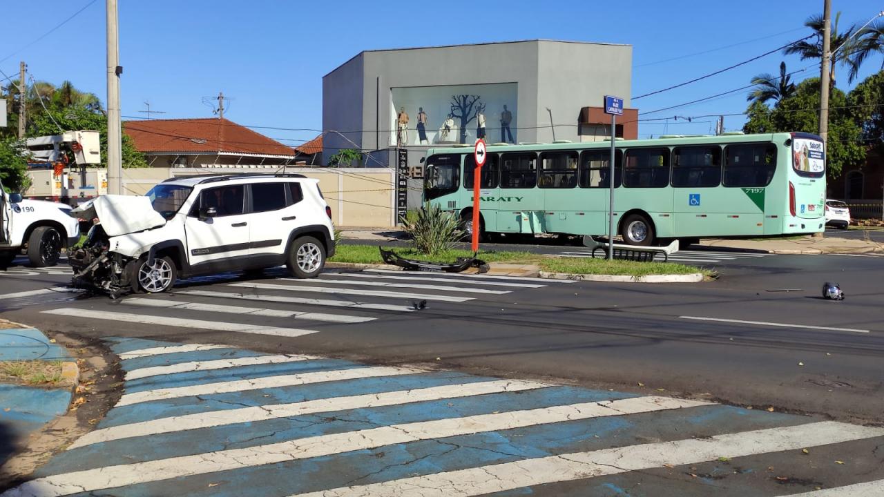 Foto 10 de 10 — Susto grande após grave acidente na Bento de Abreu; ‘vítimas com ferimentos leves’
